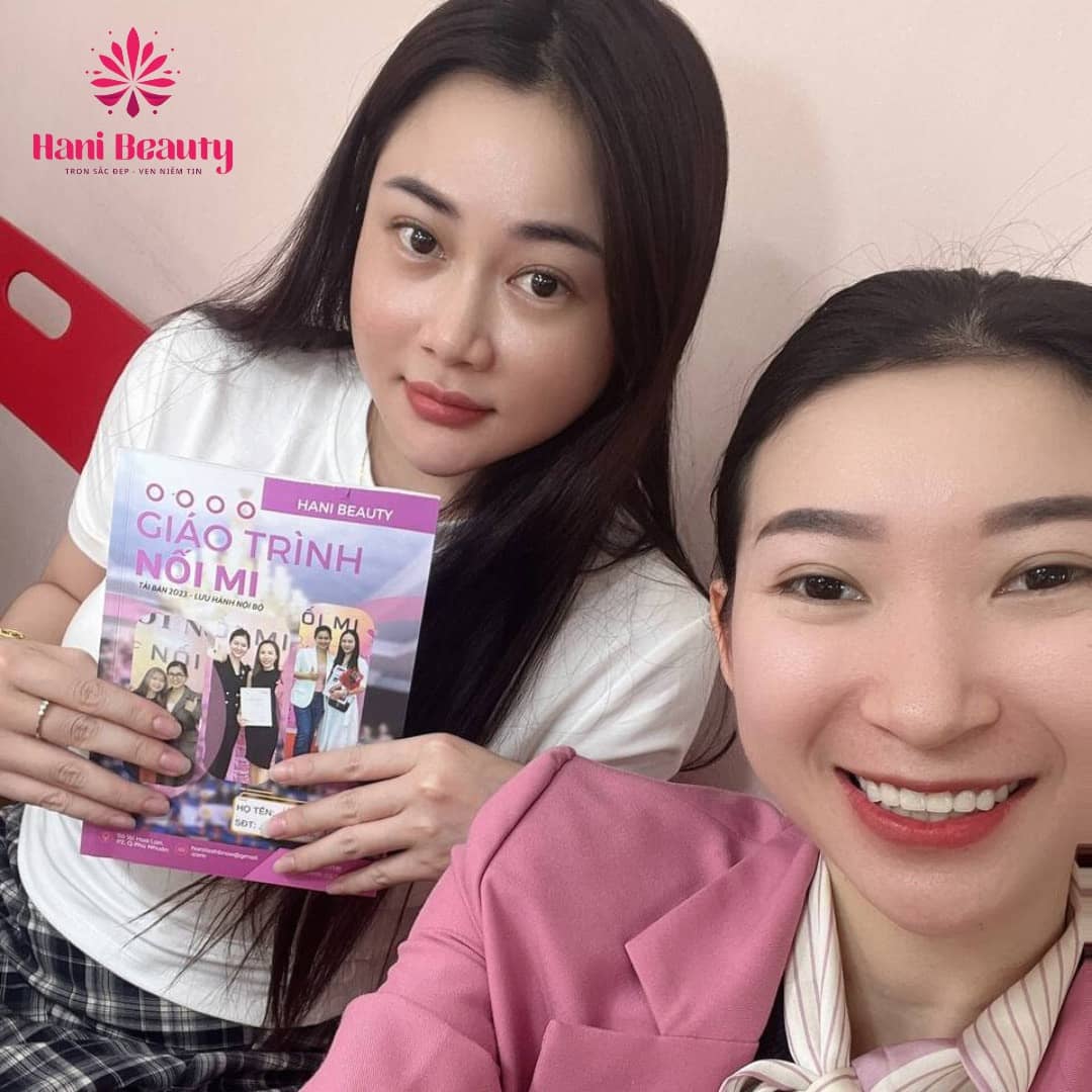 Học viên Hani Beauty hài lòng: kỹ thuật nối mi từ cơ bản đến nâng cao, rèn tỉ mỉ, tự tin hành nghề hoặc mở dịch vụ riêng.