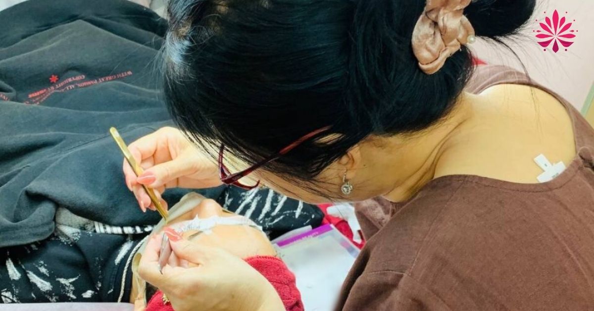 Tham gia lớp đào tạo chuyên sâu nối mi được tặng thêm chương trình học phun xăm