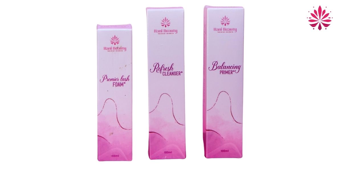 Trước khi vệ sinh mi anh chị em cần chuẩn bị đầy đủ 3 chai làm sạch cùng một số dụng cụ khác