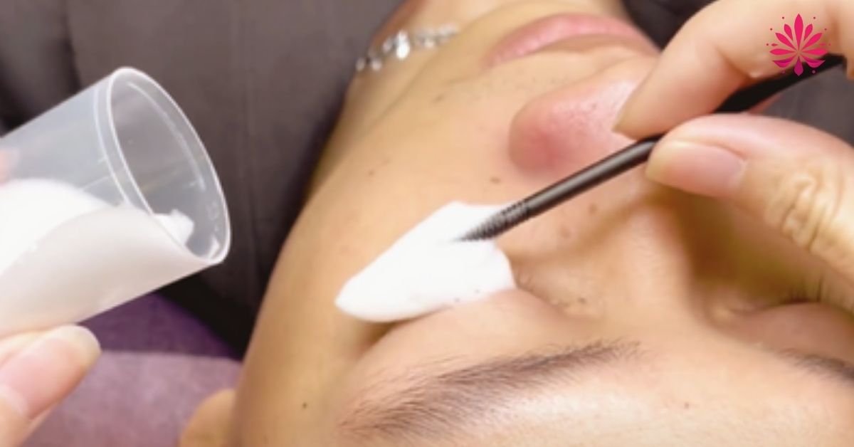 Mỗi chai vệ sinh mi có công dụng khác nhau cần sử dụng đúng trình tự