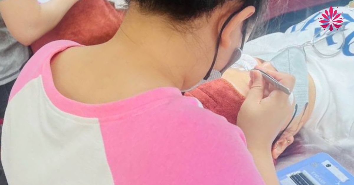 Lực tay ổn định sẽ giúp mi nối được thẳng hàng