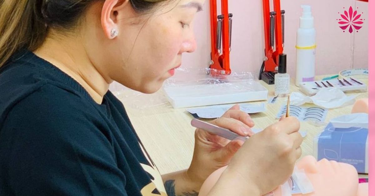 Hani Academy vẫn đào tạo cả thứ Bảy và Chủ Nhật