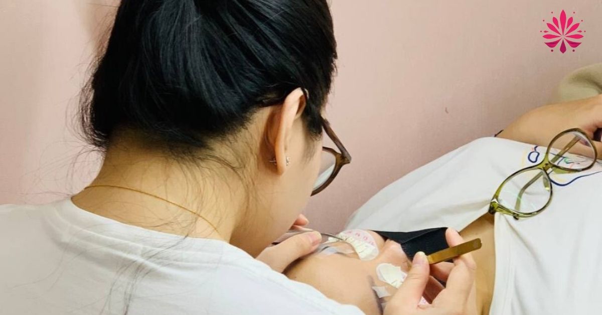 Lịch khai giảng học nối mi ở TPHCM cho người mới cố định vào thứ Hai, thứ Năm hàng tuần