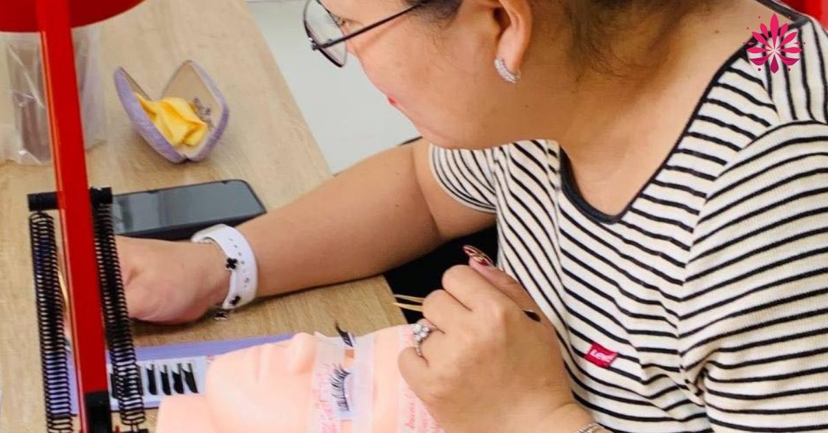 Lớp học nối mi chỉ trống từ 1 đến 3 chỗ, anh chị em nên nhanh tay đăng ký