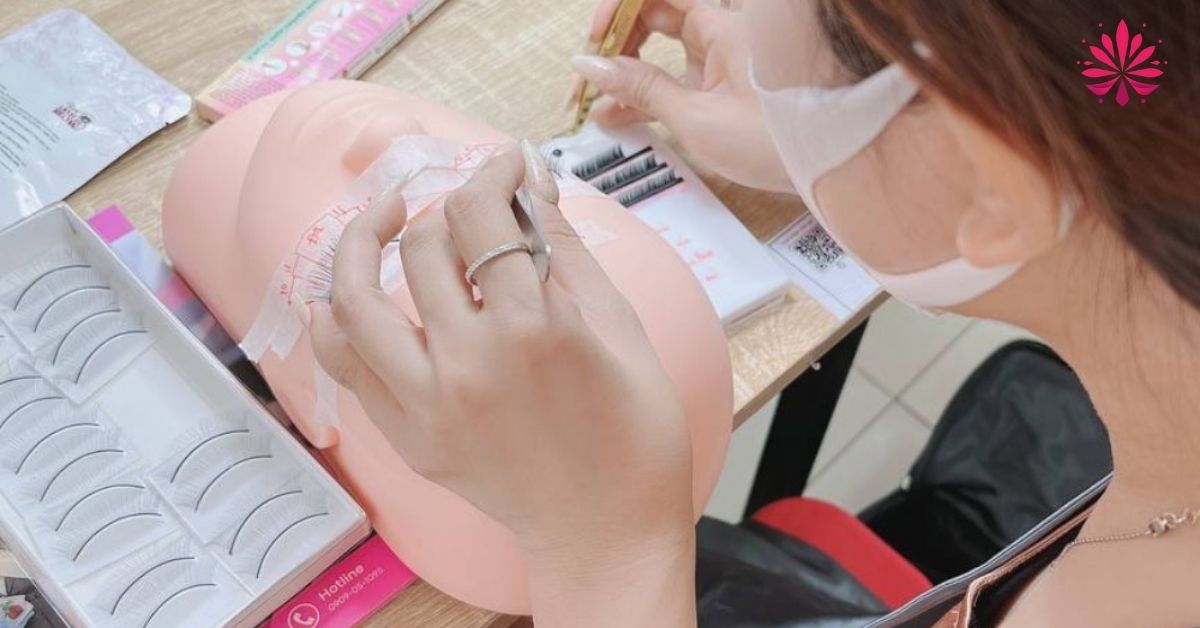 Học nghề Mi để biết được các kiểu làm đẹp thịnh hành trong nước